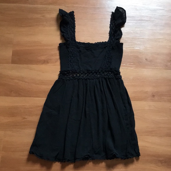 Forever 21 Black Dress. Size Medium - Picture 3 of 3